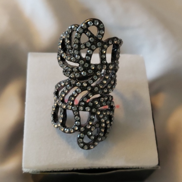 AVON MARK JEWELRY - Picture 1 of 3